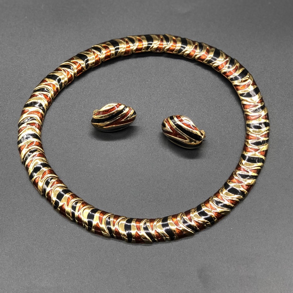 Vintage Necklace & clip on earrings by Cinder